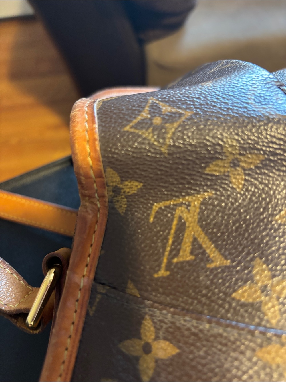 Louis Vuitton Monogram
Menilmontant Shoulder/Crossbody.
COA/ LV dust bag - Picture 12 of 17
